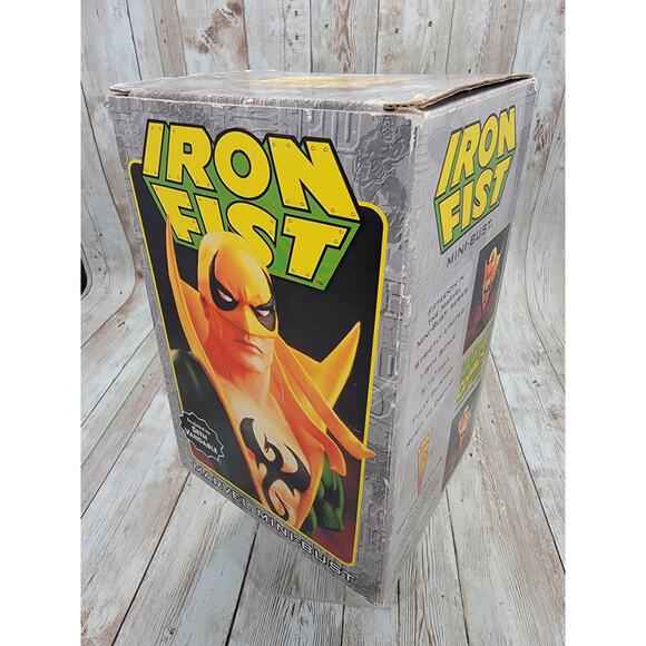 Marvel Iron Fist Mini Bust Collectible 5.5" 1:8 731/4000 Bowen Designs 1999 - Picture 9 of 10